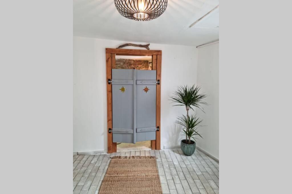 Schoene Ferienwohnung Mit Kamin Neustadt an der Weinstraße Exterior foto